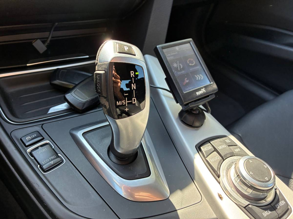 BMW 3 Serie BMW 3-serie 320d High Executive | ” 158.000 KM ” + Cruise + Airco + Navi Nu € 9.975,-!!!
