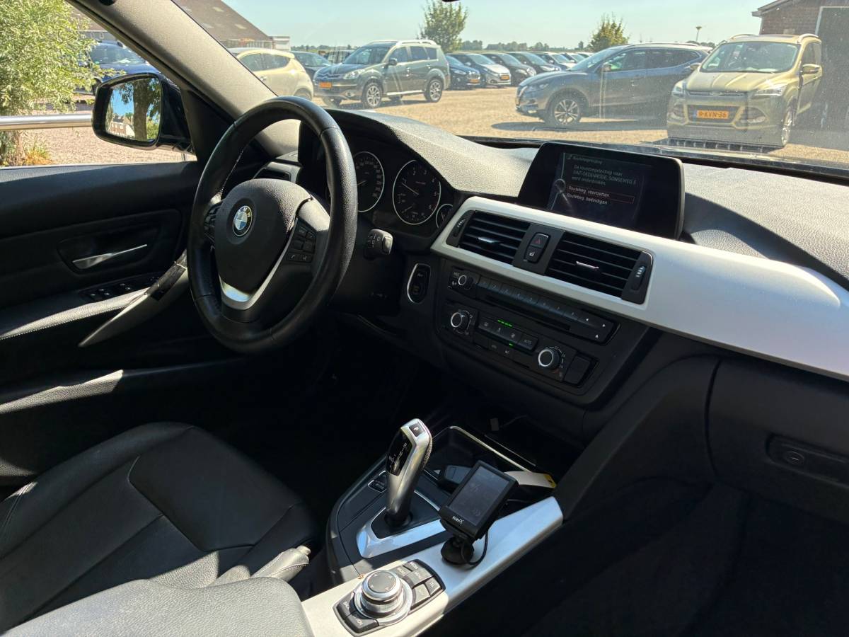 BMW 3 Serie BMW 3-serie 320d High Executive | ” 158.000 KM ” + Cruise + Airco + Navi Nu € 9.975,-!!!