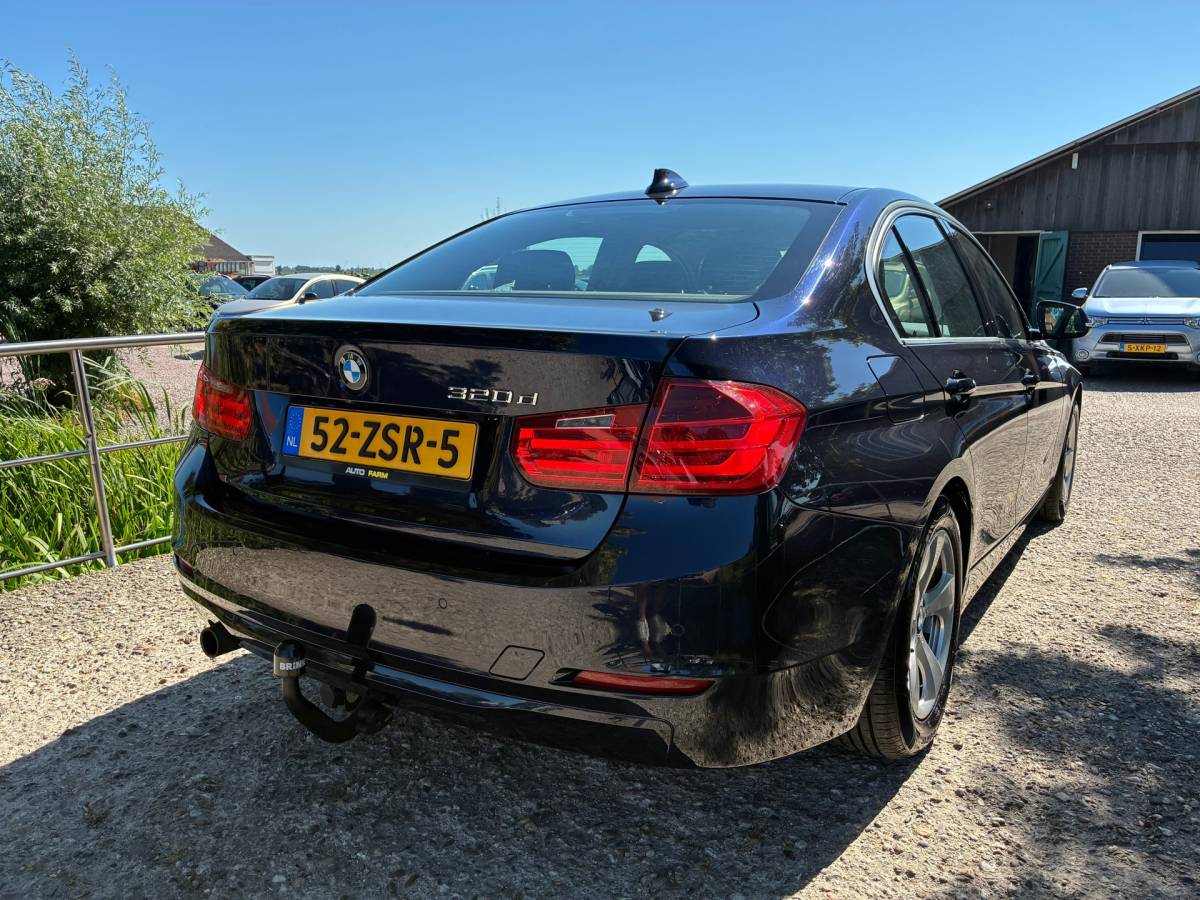 BMW 3 Serie BMW 3-serie 320d High Executive | ” 158.000 KM ” + Cruise + Airco + Navi Nu € 9.975,-!!!