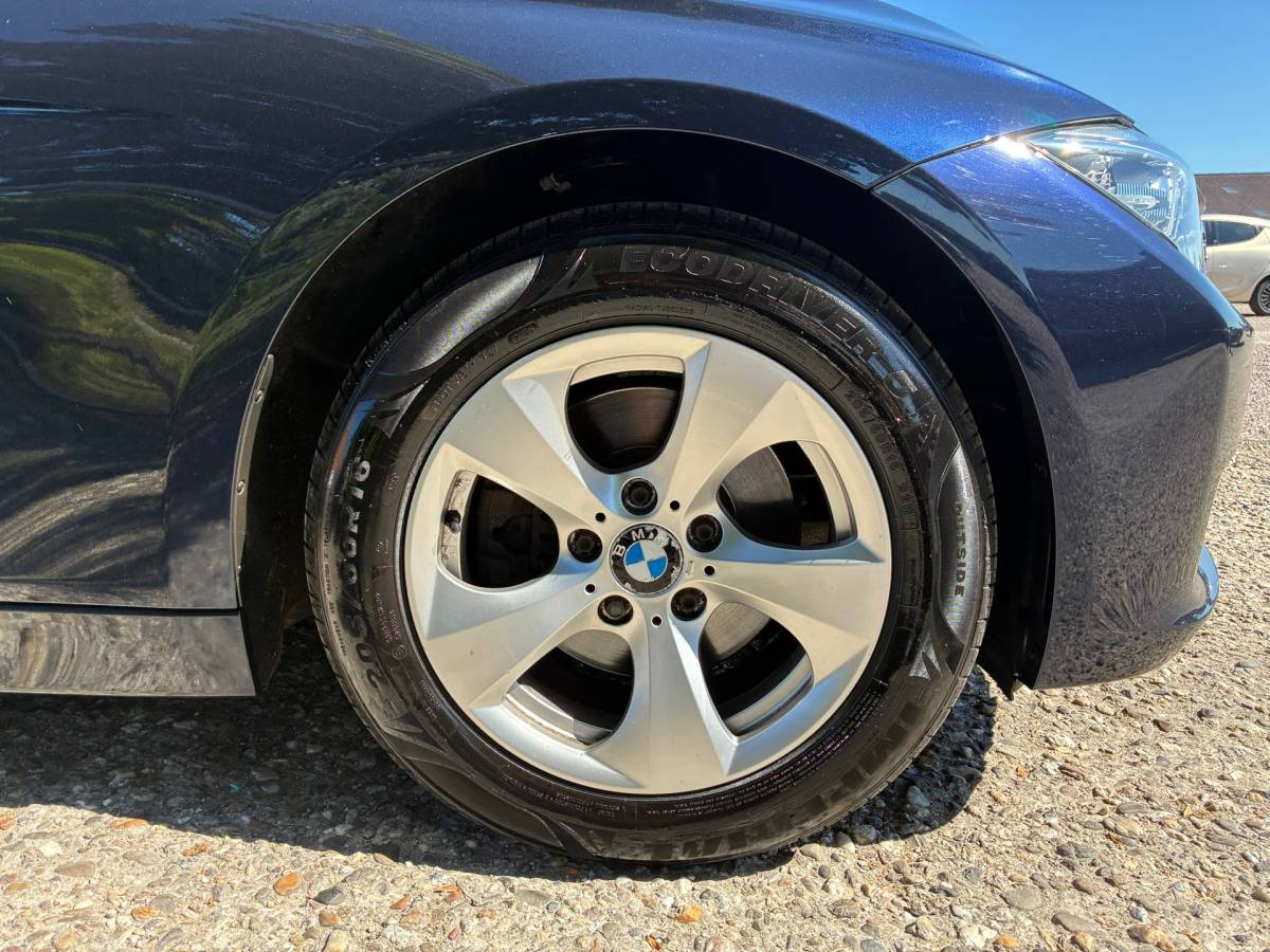 BMW 3 Serie BMW 3-serie 320d High Executive | ” 158.000 KM ” + Cruise + Airco + Navi Nu € 9.975,-!!!