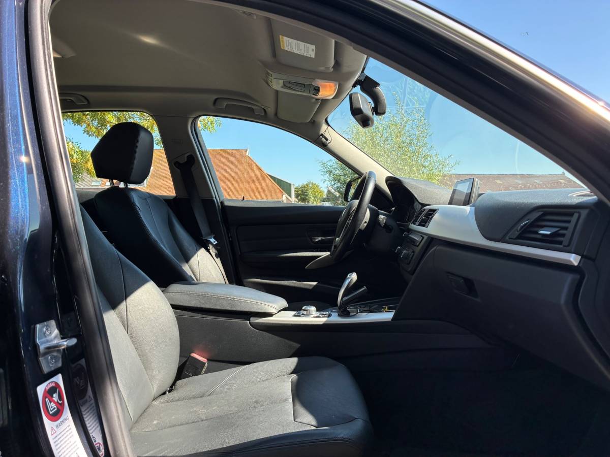 BMW 3 Serie BMW 3-serie 320d High Executive | ” 158.000 KM ” + Cruise + Airco + Navi Nu € 9.975,-!!!