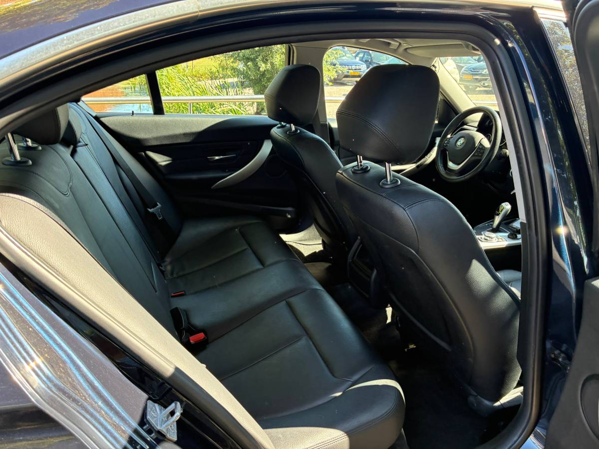 BMW 3 Serie BMW 3-serie 320d High Executive | ” 158.000 KM ” + Cruise + Airco + Navi Nu € 9.975,-!!!
