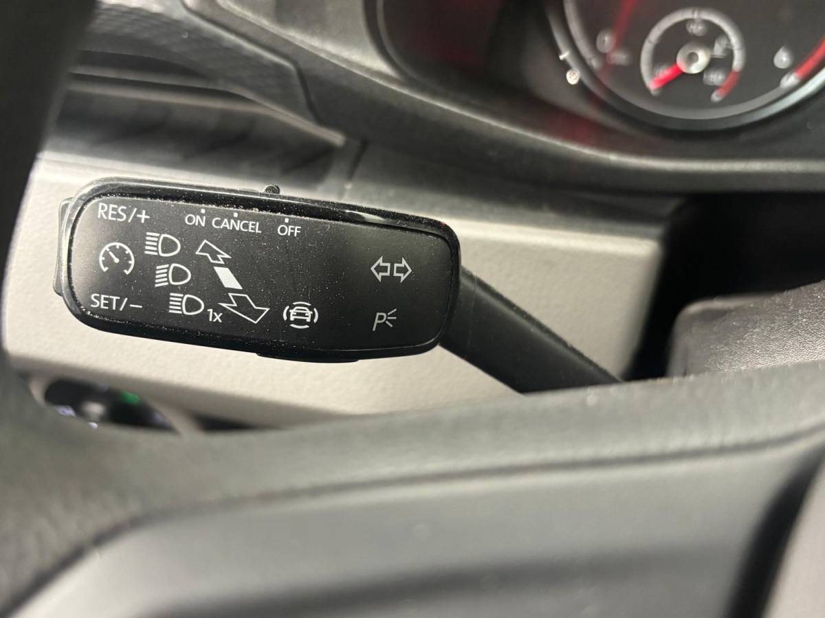 Volkswagen Transporter Volkswagen Transporter 2.0 TDI L1H1 30 Comfortline Airco Cruise Control Apple Carplay Side-bars Licht Metalen velgen Verwarmbare voorstoelen