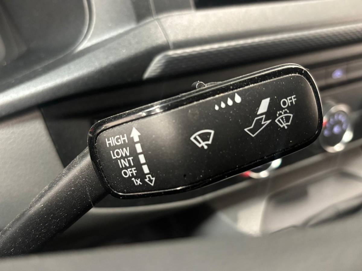 Volkswagen Transporter Volkswagen Transporter 2.0 TDI L1H1 30 Comfortline Airco Cruise Control Apple Carplay Side-bars Licht Metalen velgen Verwarmbare voorstoelen
