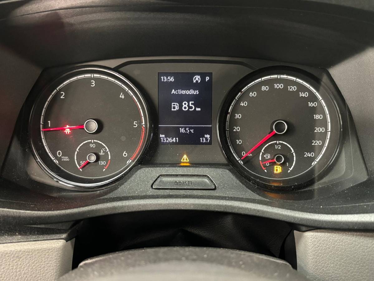 Volkswagen Transporter Volkswagen Transporter 2.0 TDI L1H1 30 Comfortline Airco Cruise Control Apple Carplay Side-bars Licht Metalen velgen Verwarmbare voorstoelen