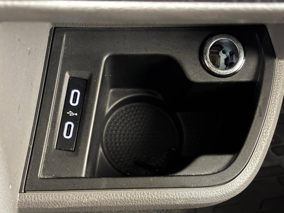 Volkswagen Transporter Volkswagen Transporter 2.0 TDI L1H1 30 Comfortline Airco Cruise Control Apple Carplay Side-bars Licht Metalen velgen Verwarmbare voorstoelen