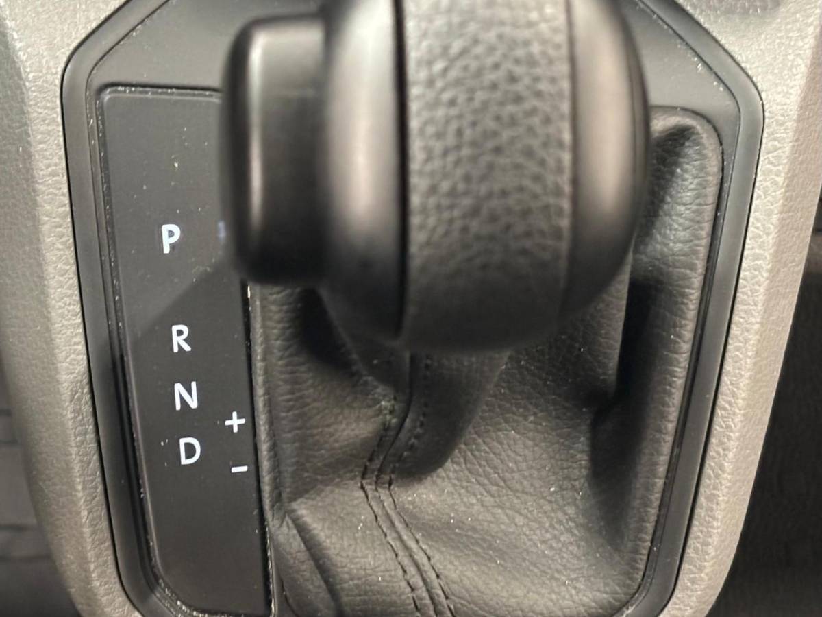 Volkswagen Transporter Volkswagen Transporter 2.0 TDI L1H1 30 Comfortline Airco Cruise Control Apple Carplay Side-bars Licht Metalen velgen Verwarmbare voorstoelen