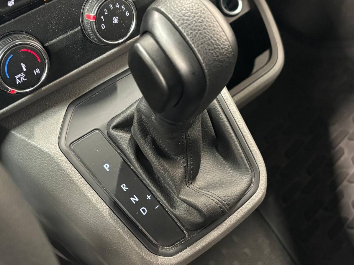 Volkswagen Transporter Volkswagen Transporter 2.0 TDI L1H1 30 Comfortline Airco Cruise Control Apple Carplay Side-bars Licht Metalen velgen Verwarmbare voorstoelen