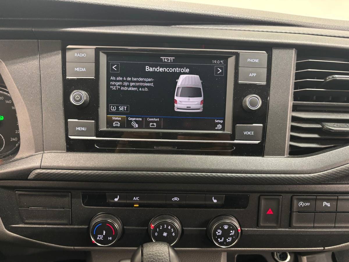 Volkswagen Transporter Volkswagen Transporter 2.0 TDI L1H1 30 Comfortline Airco Cruise Control Apple Carplay Side-bars Licht Metalen velgen Verwarmbare voorstoelen