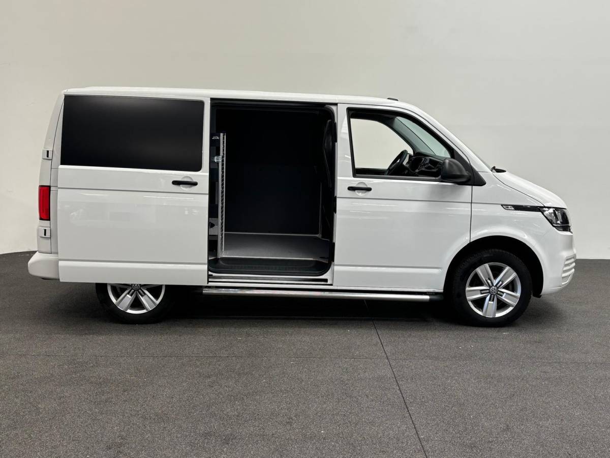 Volkswagen Transporter Volkswagen Transporter 2.0 TDI L1H1 30 Comfortline Airco Cruise Control Apple Carplay Side-bars Licht Metalen velgen Verwarmbare voorstoelen