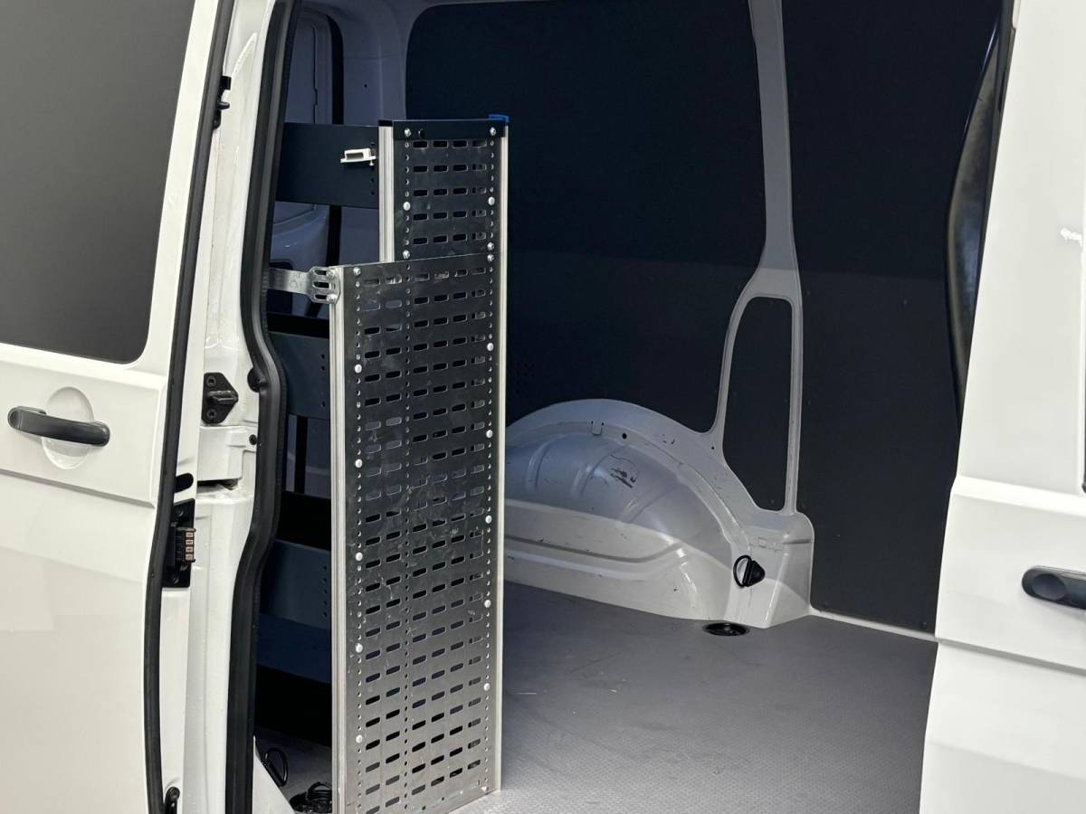 Volkswagen Transporter Volkswagen Transporter 2.0 TDI L1H1 30 Comfortline Airco Cruise Control Apple Carplay Side-bars Licht Metalen velgen Verwarmbare voorstoelen