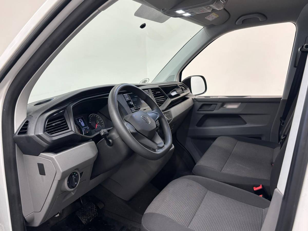 Volkswagen Transporter Volkswagen Transporter 2.0 TDI L1H1 30 Comfortline Airco Cruise Control Apple Carplay Side-bars Licht Metalen velgen Verwarmbare voorstoelen