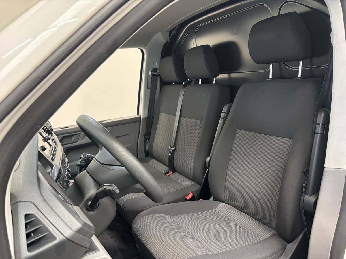 Volkswagen Transporter Volkswagen Transporter 2.0 TDI L1H1 30 Comfortline Airco Cruise Control Apple Carplay Side-bars Licht Metalen velgen Verwarmbare voorstoelen
