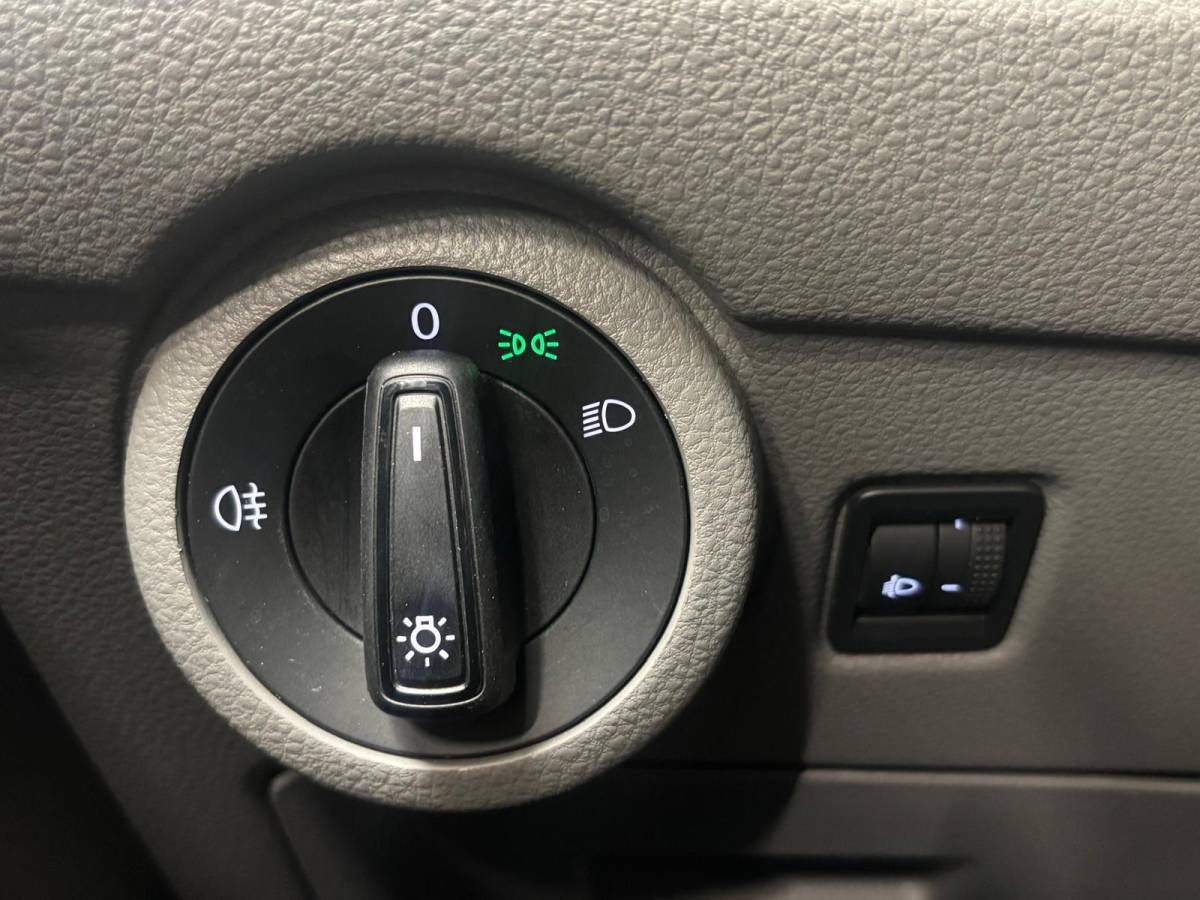Volkswagen Transporter Volkswagen Transporter 2.0 TDI L1H1 30 Comfortline Airco Cruise Control Apple Carplay Side-bars Licht Metalen velgen Verwarmbare voorstoelen