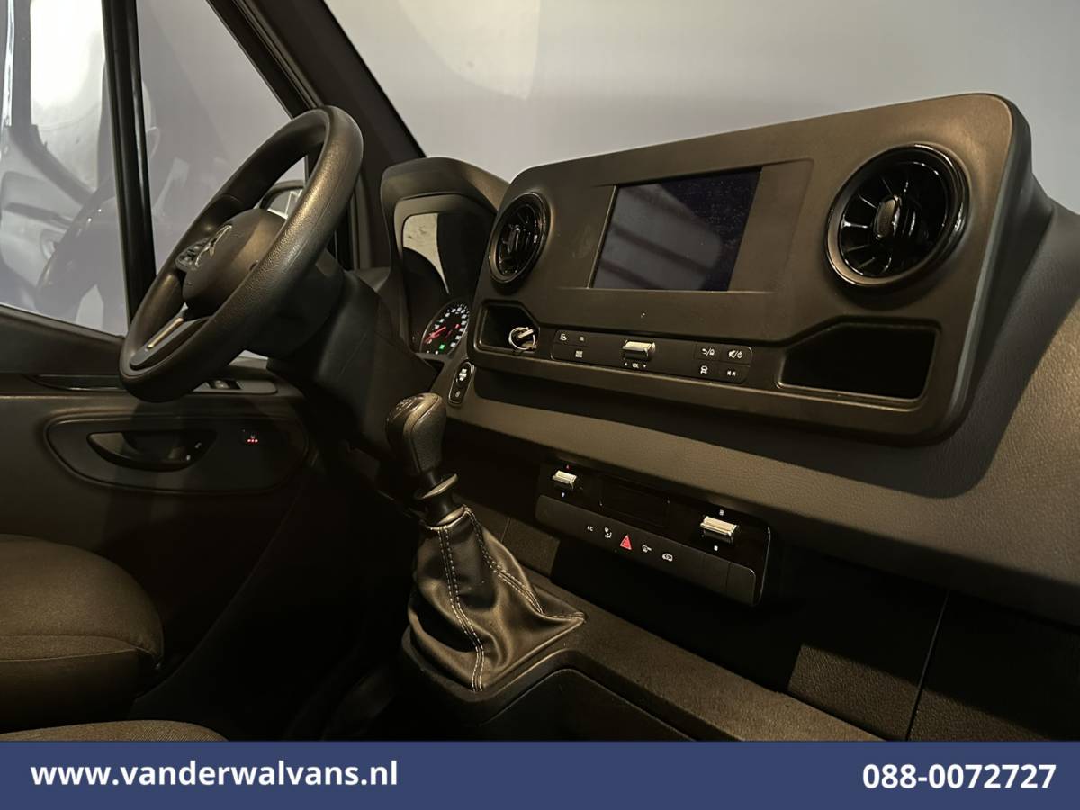 Mercedes-Benz Sprinter Mercedes-Benz Sprinter 314 CDI 143pk L2H2 Euro6 Airco | Camera | Apple Carplay | Trekhaak | Cruisecontrol Android Auto, Stoelverwarming, 270 Graden Achterdeuren, Parkeersensoren, Bijrijdersbank
