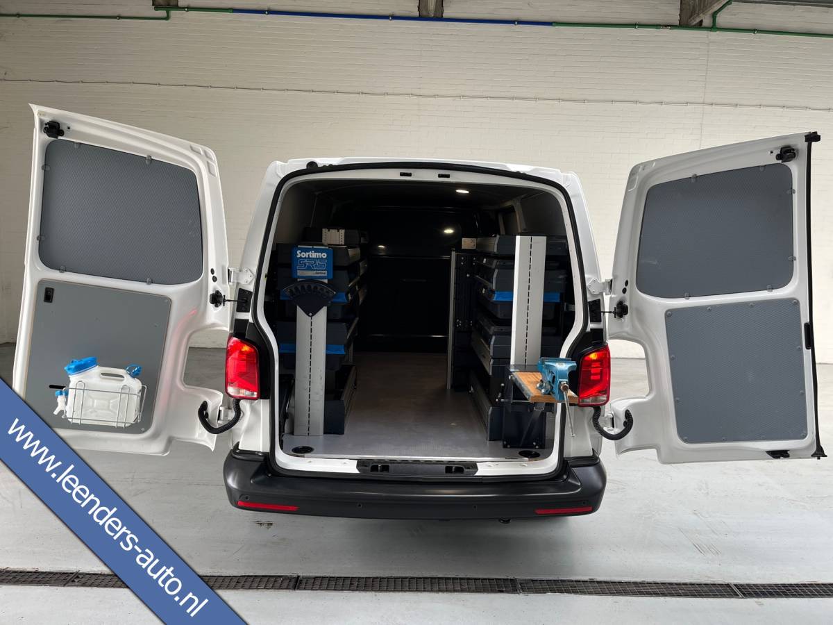 Volkswagen Transporter Volkswagen Transporter Automaat DSG Servicewagen 2.0 TDI 150pk L2H1 3Persoons Sortimo Inrichting, Airco, Navigatie, RIJKLAARPRIJS!