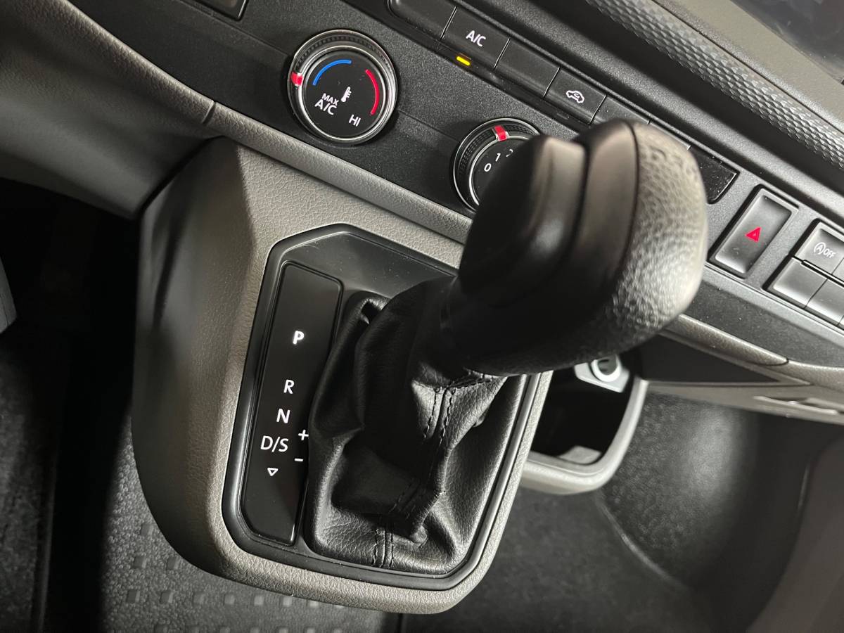 Volkswagen Transporter Volkswagen Transporter Automaat DSG Servicewagen 2.0 TDI 150pk L2H1 3Persoons Sortimo Inrichting, Airco, Navigatie, RIJKLAARPRIJS!