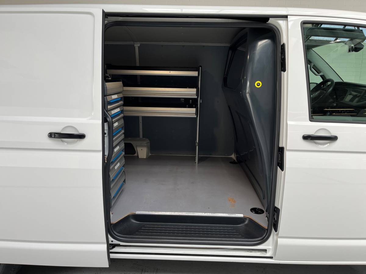 Volkswagen Transporter Volkswagen Transporter Automaat DSG Servicewagen 2.0 TDI 150pk L2H1 3Persoons Sortimo Inrichting, Airco, Navigatie, RIJKLAARPRIJS!