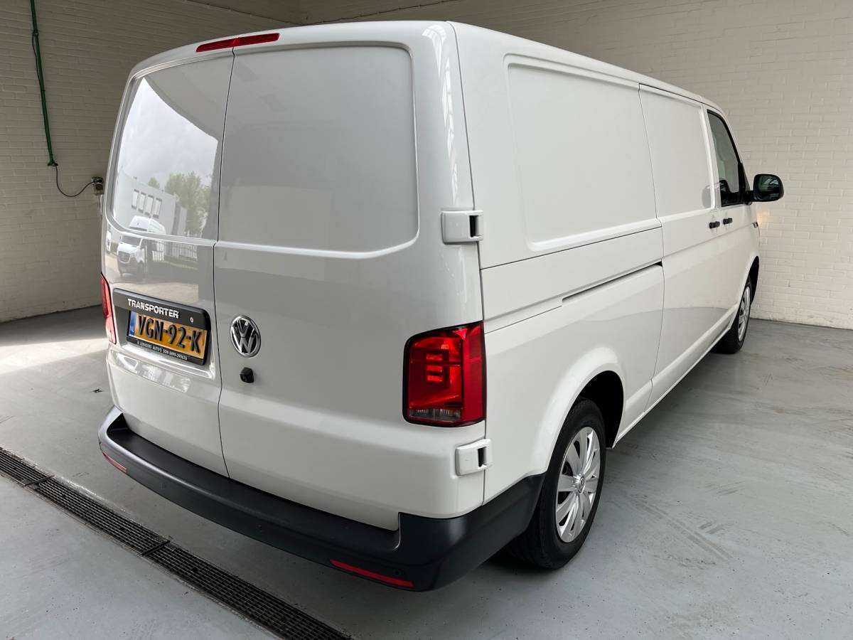Volkswagen Transporter Volkswagen Transporter Automaat DSG Servicewagen 2.0 TDI 150pk L2H1 3Persoons Sortimo Inrichting, Airco, Navigatie, RIJKLAARPRIJS!