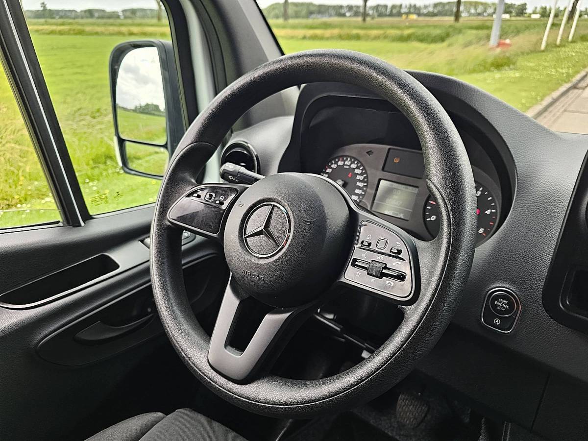 Mercedes-Benz Sprinter MERCEDES-BENZ SPRINTER 311 l2h1 9-pers tourer!