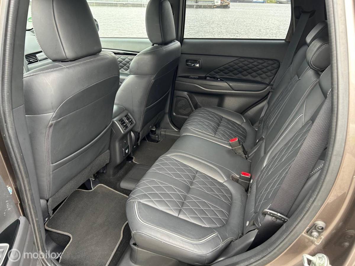 Mitsubishi Outlander Mitsubishi Outlander 2.4 PHEV Instyle Full opt. Trekhaak