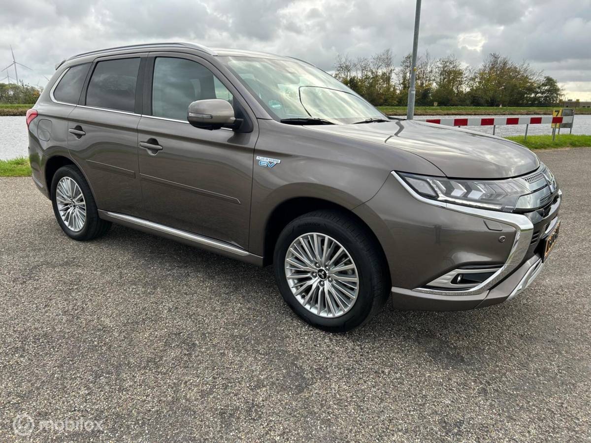 Mitsubishi Outlander Mitsubishi Outlander 2.4 PHEV Instyle Full opt. Trekhaak