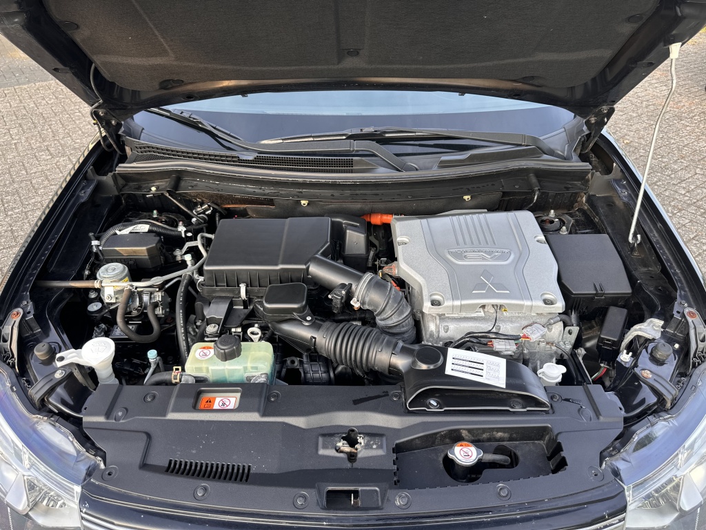 Mitsubishi Outlander Mitsubishi Outlander 2.0 PHEV Leder Panodak Xenon NL Auto NAP Luxe Uitv.