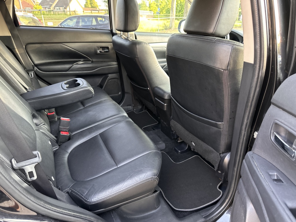 Mitsubishi Outlander Mitsubishi Outlander 2.0 PHEV Leder Panodak Xenon NL Auto NAP Luxe Uitv.