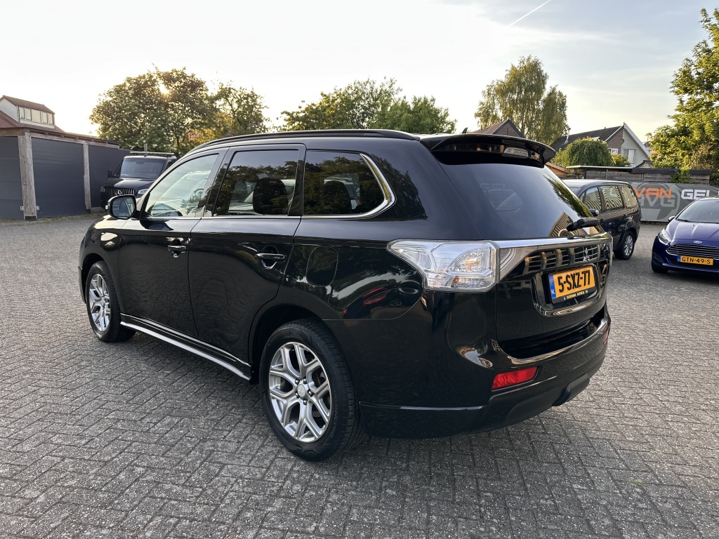 Mitsubishi Outlander Mitsubishi Outlander 2.0 PHEV Leder Panodak Xenon NL Auto NAP Luxe Uitv.