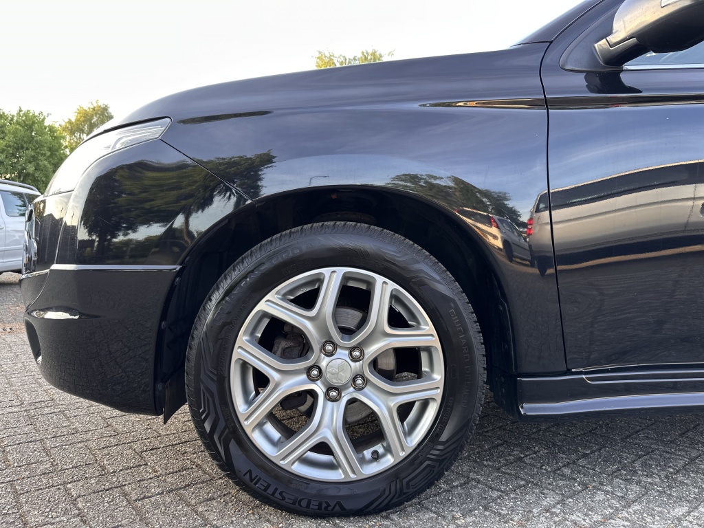 Mitsubishi Outlander Mitsubishi Outlander 2.0 PHEV Leder Panodak Xenon NL Auto NAP Luxe Uitv.