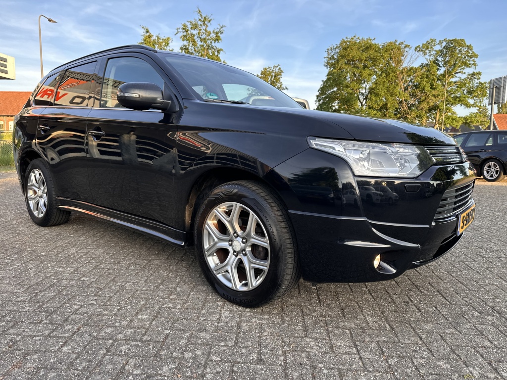 Mitsubishi Outlander Mitsubishi Outlander 2.0 PHEV Leder Panodak Xenon NL Auto NAP Luxe Uitv.