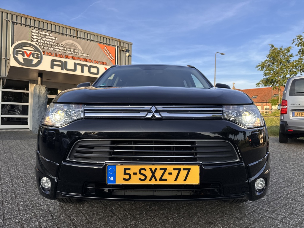 Mitsubishi Outlander Mitsubishi Outlander 2.0 PHEV Leder Panodak Xenon NL Auto NAP Luxe Uitv.