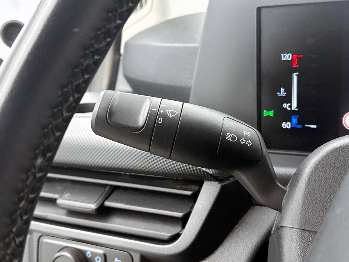 Ford Transit Custom Ford Transit Custom 280 2.0 TDCI L1H1 Trend  Navi Cruise Camera Parkeersensoren Trekhaak