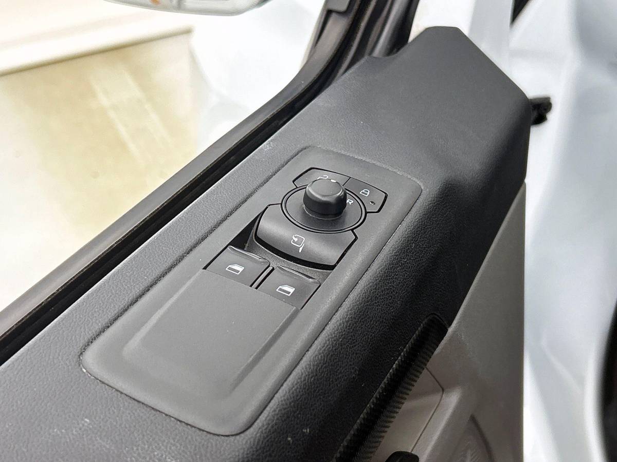 Ford Transit Custom Ford Transit Custom 280 2.0 TDCI L1H1 Trend  Navi Cruise Camera Parkeersensoren Trekhaak