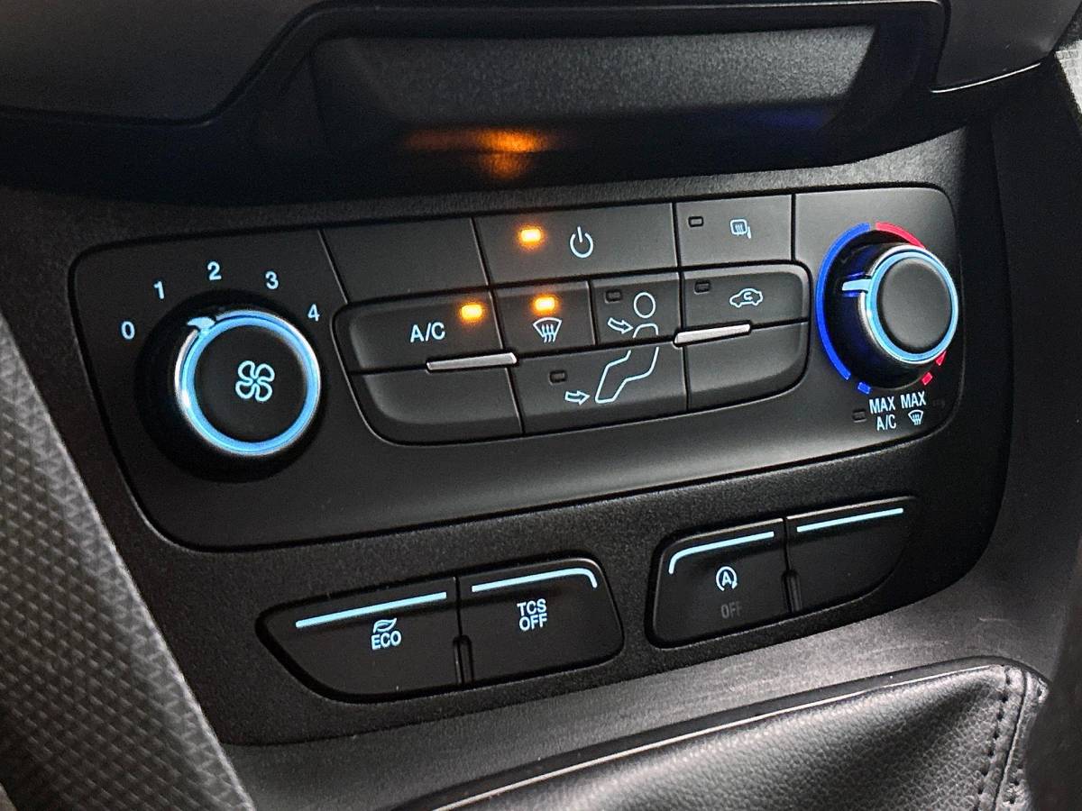 Ford Transit Connect Ford Transit Connect 1.5 EcoBlue L2 Trend 3-zits Airco Navigatie Parkeersensoren Camera Cruise Control LM Velgen