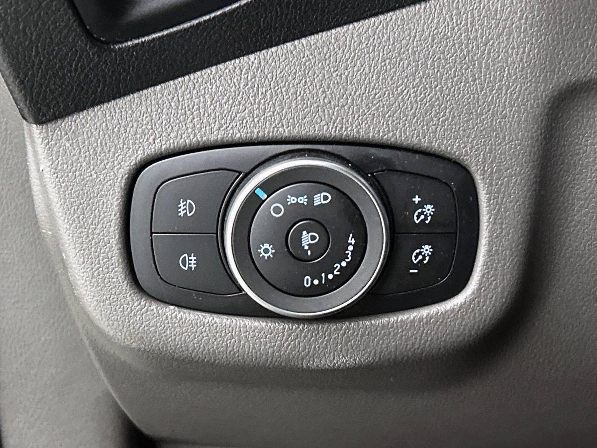 Ford Transit Connect Ford Transit Connect 1.5 EcoBlue L2 Trend 3-zits Airco Navigatie Parkeersensoren Camera Cruise Control LM Velgen