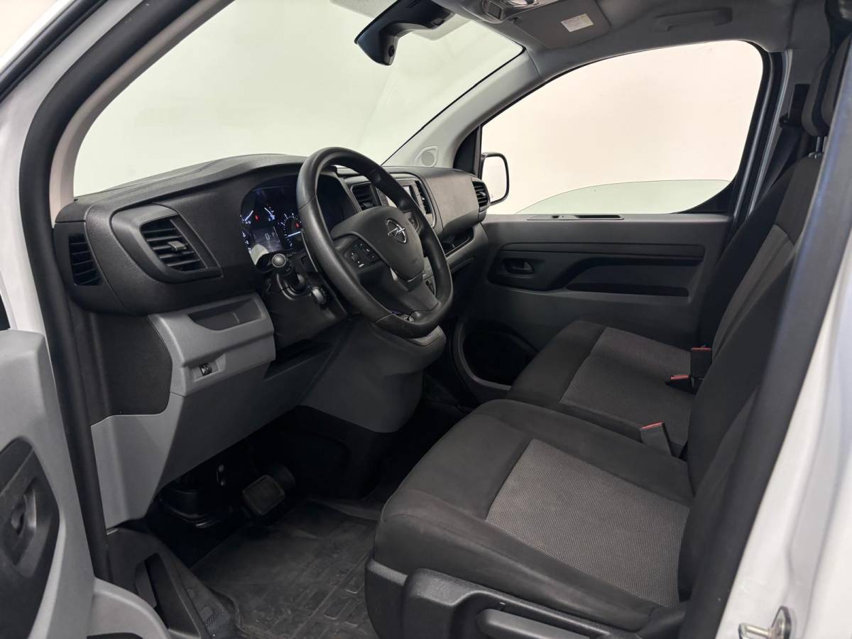 Opel Vivaro Opel Vivaro 2.0 CDTI L3H1 Edition Airco Navigatie Bluetooth Parkeersensoren 3-Zits Camera