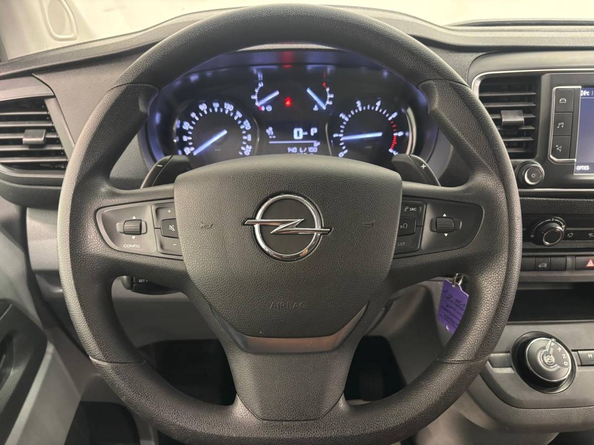 Opel Vivaro Opel Vivaro 2.0 CDTI L3H1 Edition Airco Navigatie Bluetooth Parkeersensoren 3-Zits Camera