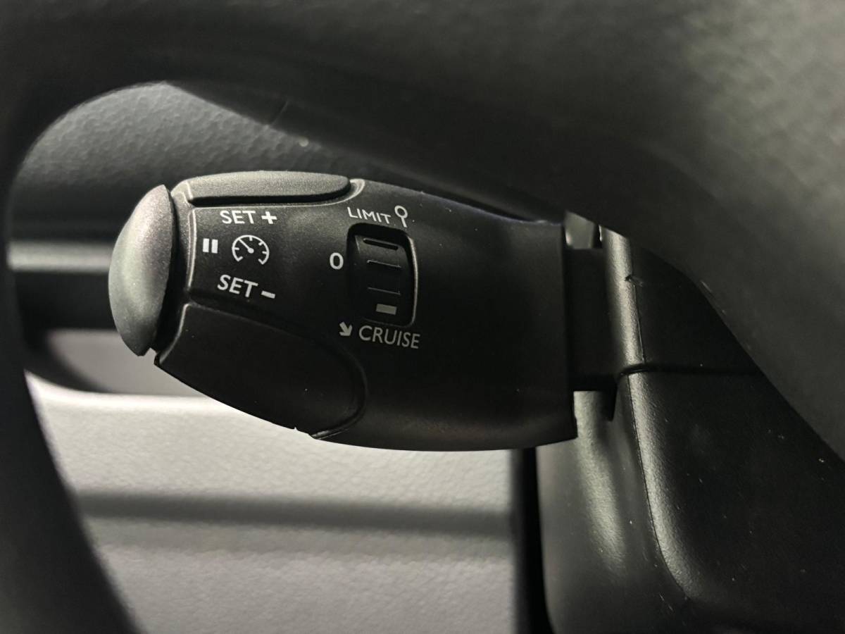Opel Vivaro Opel Vivaro 2.0 CDTI L3H1 Edition Airco Navigatie Bluetooth Parkeersensoren 3-Zits Camera