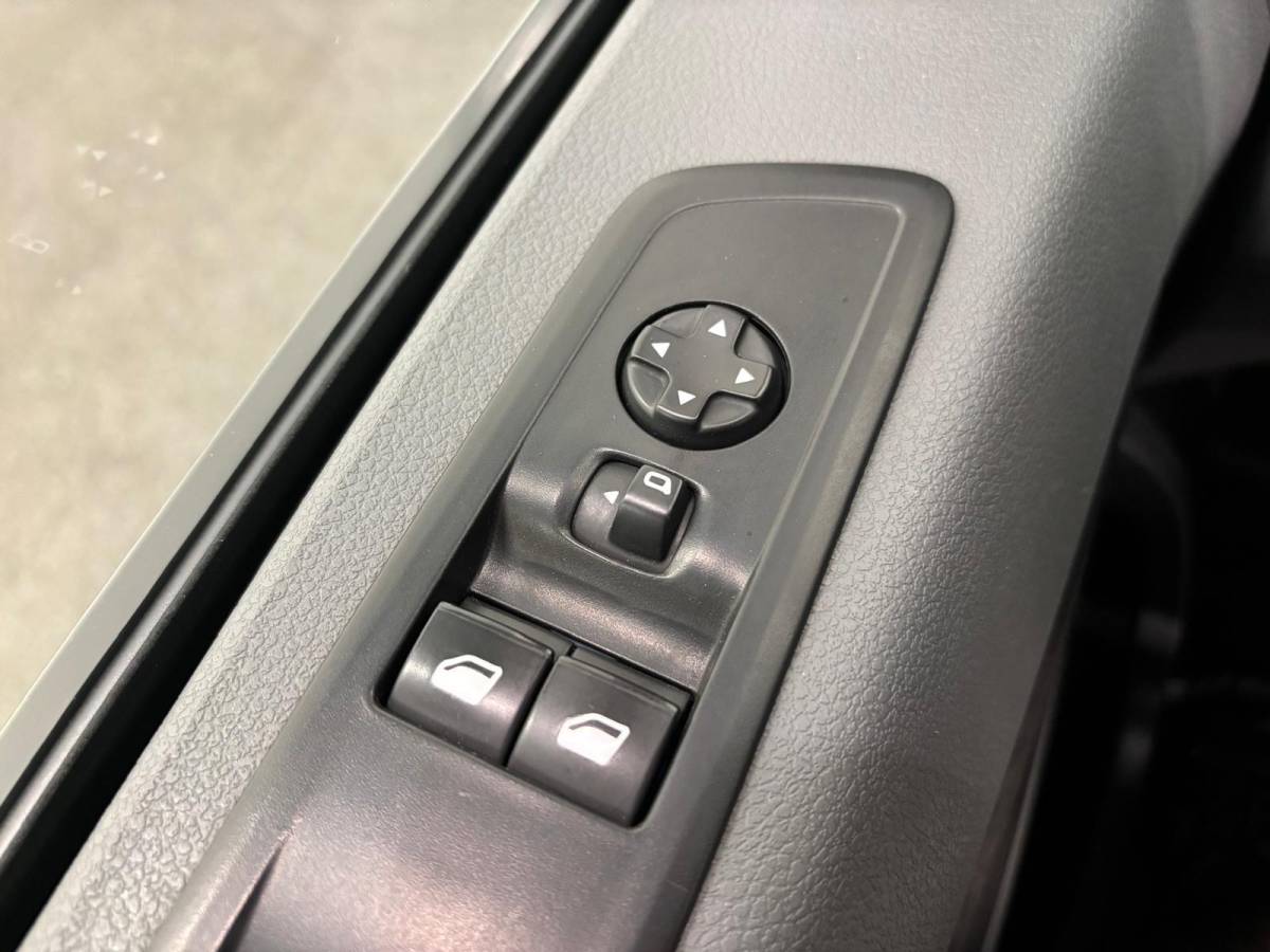 Opel Vivaro Opel Vivaro 2.0 CDTI L3H1 Edition Airco Navigatie Bluetooth Parkeersensoren 3-Zits Camera