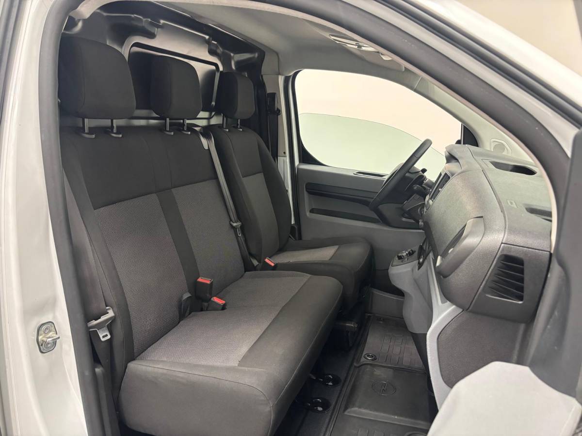 Opel Vivaro Opel Vivaro 2.0 CDTI L3H1 Edition Airco Navigatie Bluetooth Parkeersensoren 3-Zits Camera