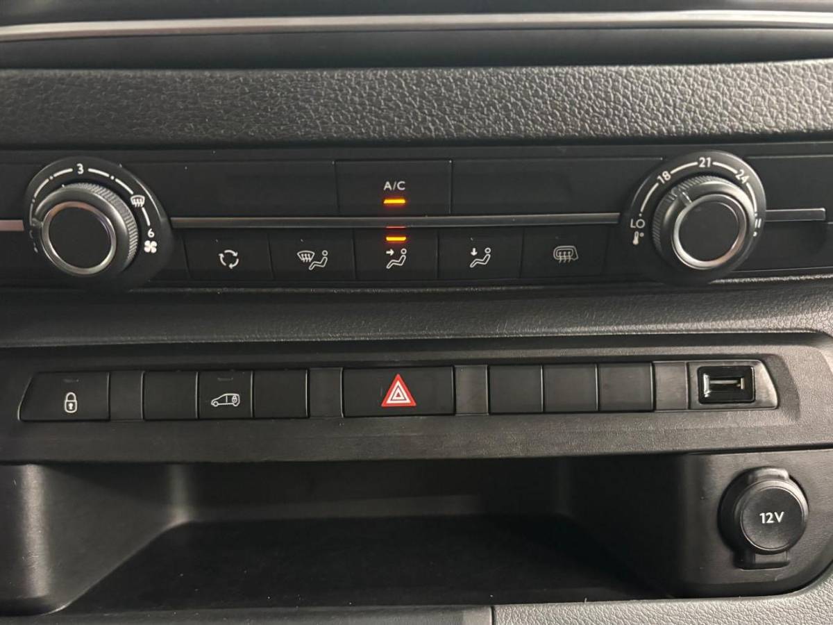 Opel Vivaro Opel Vivaro 2.0 CDTI L3H1 Edition Airco Navigatie Bluetooth Parkeersensoren 3-Zits Camera