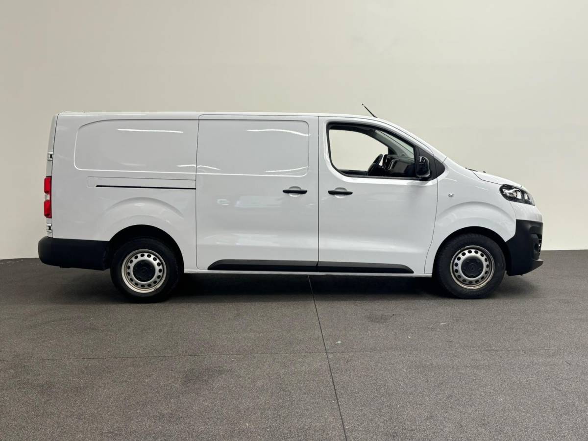Opel Vivaro Opel Vivaro 2.0 CDTI L3H1 Edition Airco Navigatie Bluetooth Parkeersensoren 3-Zits Camera