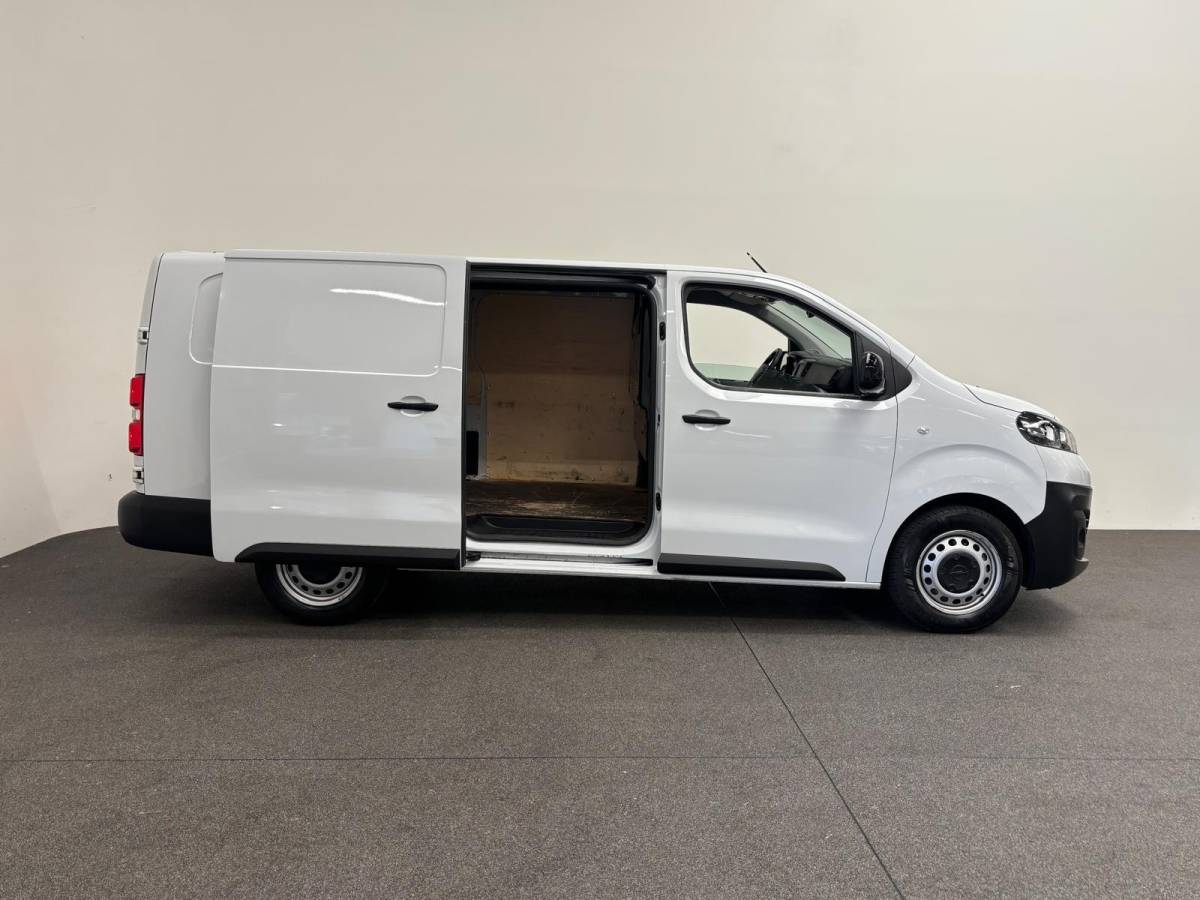 Opel Vivaro Opel Vivaro 2.0 CDTI L3H1 Edition Airco Navigatie Bluetooth Parkeersensoren 3-Zits Camera