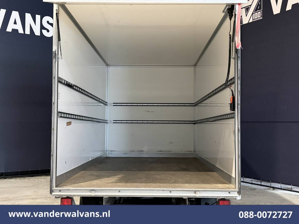Ford Transit Ford Transit 2.0 TDCI 130pk Bakwagen Laadklep Euro6 Airco | Cruisecontrol | Verwarmde Voorruit | 1040 kg laadvermogen Bijrijdersbank