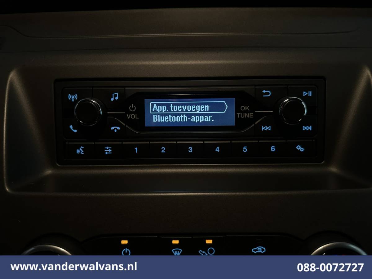 Ford Transit Ford Transit 2.0 TDCI 130pk Bakwagen Laadklep Euro6 Airco | Cruisecontrol | Verwarmde Voorruit | 1040 kg laadvermogen Bijrijdersbank