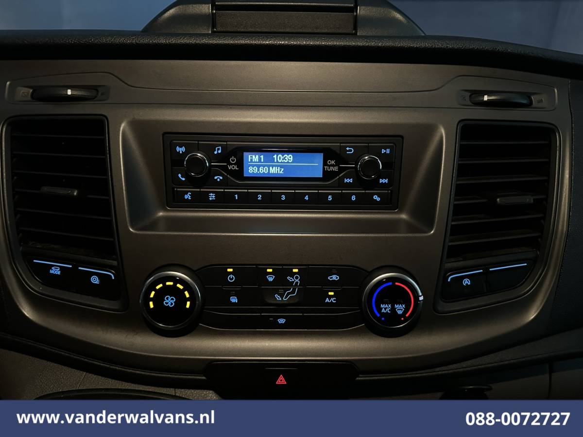 Ford Transit Ford Transit 2.0 TDCI 130pk Bakwagen Laadklep Euro6 Airco | Cruisecontrol | Verwarmde Voorruit | 1040 kg laadvermogen Bijrijdersbank