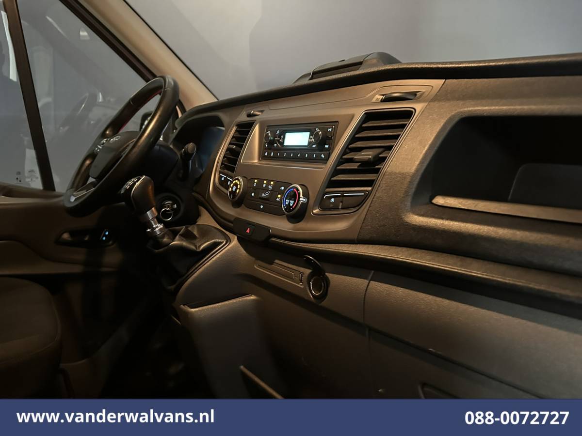 Ford Transit Ford Transit 2.0 TDCI 130pk Bakwagen Laadklep Euro6 Airco | Cruisecontrol | Verwarmde Voorruit | 1040 kg laadvermogen Bijrijdersbank
