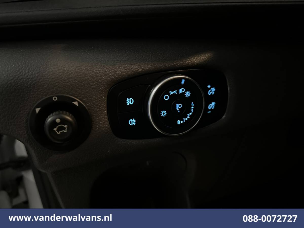 Ford Transit Ford Transit 2.0 TDCI 130pk Bakwagen Laadklep Euro6 Airco | Cruisecontrol | Verwarmde Voorruit | 1040 kg laadvermogen Bijrijdersbank