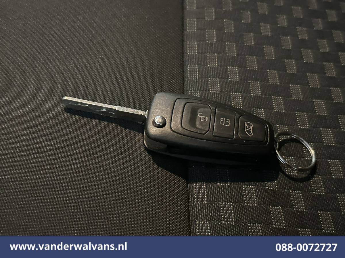 Ford Transit Ford Transit 2.0 TDCI 130pk Bakwagen Laadklep Euro6 Airco | Cruisecontrol | Verwarmde Voorruit | 1040 kg laadvermogen Bijrijdersbank